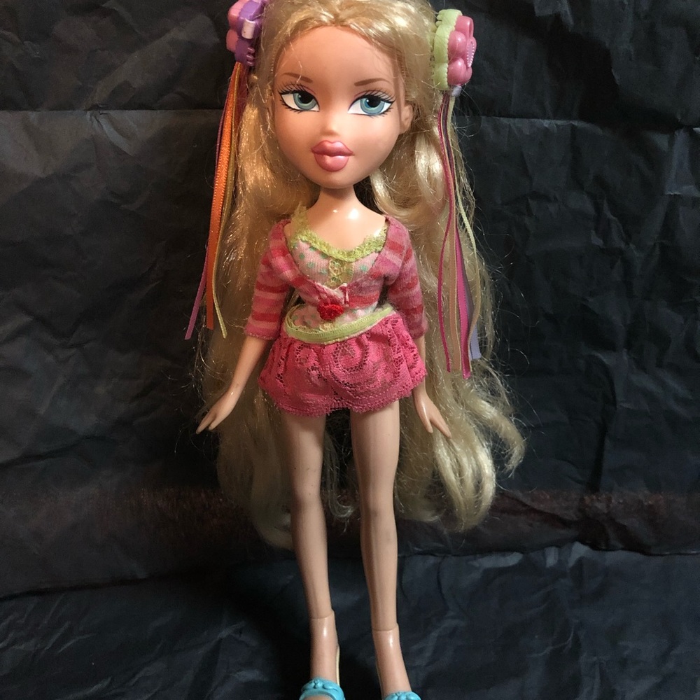 2006 Bratz Doll Sweet Dreamz Cloe